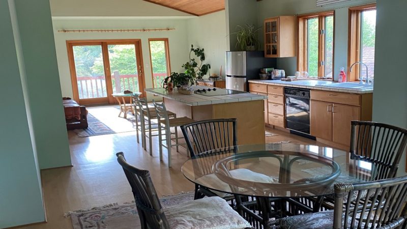 AD: Apartment to Rent on Federal Ave