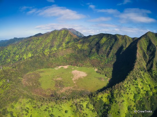 AD: Book the 2023 Oahu Hawaii Hiker Tour with Crew Treks
